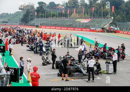 Imola, Italien. November 2020. 01.11.2020, Autodromo Enzo e Dino Ferrari, Imola, Formula 1 Emirates Gran Premio Dell'emilia Romagna 2020, im Bild Startaufstellung weltweit Credit: dpa/Alamy Live News Stockfoto