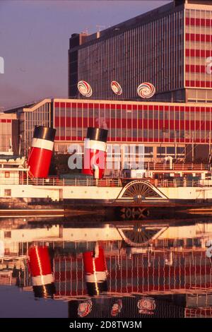 Paddle Steamer Waverley am Kai am River Clyde Glasgow von ehemaligen Daily Record Zeitungsbüros. Die Gebäude wurden später abgerissen, gescannt von 35mm Transparenz / Dia Stockfoto