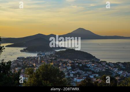 Blick auf Mali Lošinj vom Aussichtspunkt Stockfoto