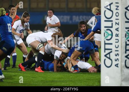 Parma, Italien. 1. Nov, 2020. parma, Italien, Sergio Lanfranchi Stadion, 01 Nov 2020, Italien mit einer desparaten Verteidigung im Ruck während der Frauen 2020 - Italien gegen England - Rugby Six Nations Spiel - Credit: LM/Massimiliano Carnabuci Credit: Massimiliano Carnabuci/LPS/ZUMA Wire/Alamy Live News Stockfoto