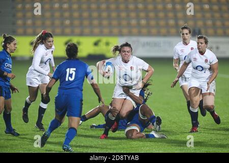 Parma, Italien. 1. Nov, 2020. parma, Italien, Sergio Lanfranchi Stadion, 01 Nov 2020, Sarah Bern (England) bricht ein Doppeltackling während der Frauen 2020 - Italien gegen England - Rugby Six Nations Match - Credit: LM/Massimiliano Carnabuci Credit: Massimiliano Carnabuci/LPS/ZUMA Wire/Alamy Live News Stockfoto