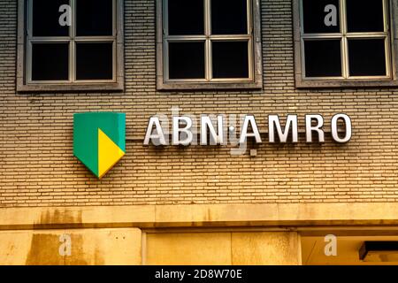 ROTTERDAM, NIEDERLANDE : Markenlogo einer ABN AMRO Bank in der lokalen Niederlassung, Niederlande Stockfoto