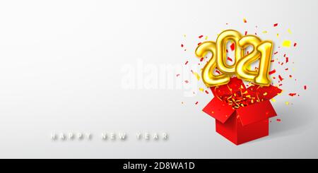 Frohes Neues Jahr 2021. Goldene Helium Ballon Zahlen 2021 fliegen aus roten Box und Konfetti. Vektorgrafik. Stock Vektor