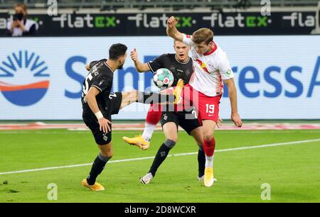 Alexander Sorloth von Red Bull Leipzig und Matthias Ginter, Ramy Bensebaini von Monchengladbach während der Bundesliga-Fußballmatte C Stockfoto