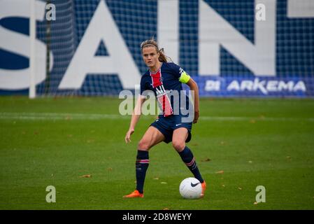 Irene Paredes von Paris Saint Germain kontrolliert den Ball während der französischen Frauenmeisterschaft D1 Arkema Fußballspiel zwischen Paris Saint-Germain und FC Fleury 91 am 1. November 2020 im Georges Lef.vre Stadion in Saint-Germain-en-Laye, Frankreich - Foto Antoine Massinon / A2M Sport Consulting / DPPI Kredit: Lm/DPPI/Antoine Massinon/Alamy Live News Stockfoto