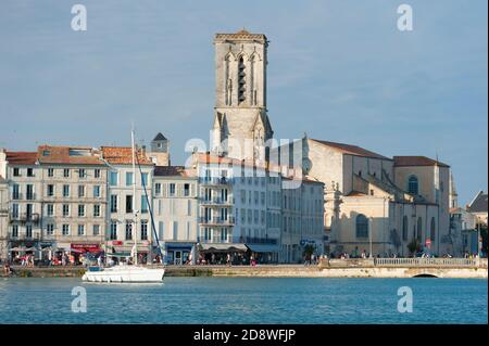 Frankreich, Charente-Maritime (17), La Rochelle, alter Hafen, Kirche Saint Sauveur Stockfoto