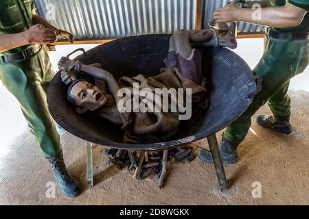 Gefangene vietnamesen im Kokosnussgefängnis Phu Quoc Insel Vietnam Kriegsmuseum. Phu Quoc, Vietnam - 17. Dezember 2014 Stockfoto