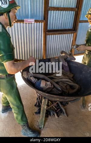 Gefangene vietnamesen im Kokosnussgefängnis Phu Quoc Insel Vietnam Kriegsmuseum. Phu Quoc, Vietnam - 17. Dezember 2014 Stockfoto