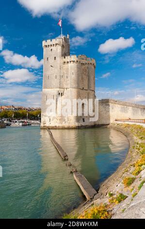 Frankreich, Charente-Maritime (17), La Rochelle, Vieux Port, Tour Saint Nicolas Turm Stockfoto