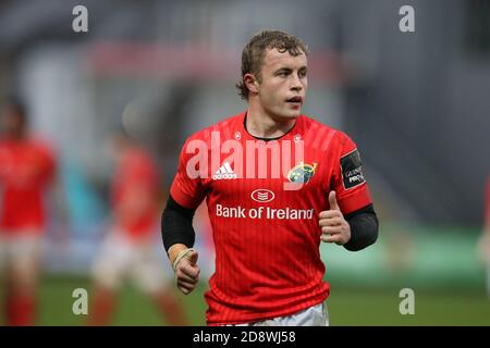 Newport, Großbritannien. November 2020. Craig Casey von Münster schaut auf. Guinness Pro14 Rugby, Dragons V Munster Rugby bei Rodney Parade in Newport on Sunday 1st November 2020. PIC by Andrew Orchard/Andrew Orchard Sports Photography/Alamy Live News Credit: Andrew Orchard Sports Photography/Alamy Live News Stockfoto