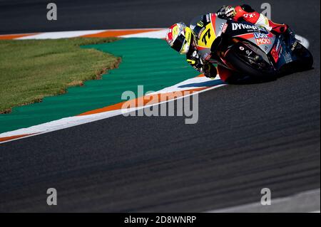 Cheste, Spanien. 01. November 2020: Dominique Aegerter (77) aus der Schweiz beim Moto2 FIM CEV-Rennen auf dem Ricardo Tormo Circuit am 01. November 2020 in Cheste, Spanien. Quelle: Sofia Rufian/Alfa Images/Alamy Live News Stockfoto