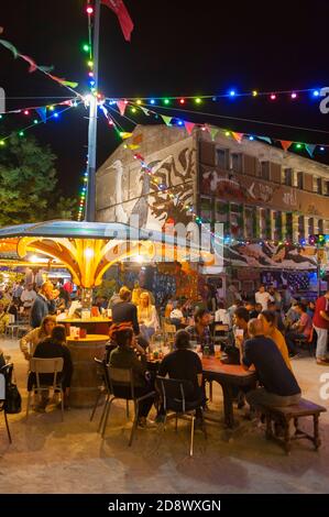 Frankreich, Charente-Maritime (17), La Rochelle, le Gabut Bereich, alte Port Brachland in Street Art umgewandelt, Open-Air-Café namens Guingette La Belle du gab Stockfoto