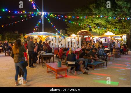 Frankreich, Charente-Maritime (17), La Rochelle, le Gabut Bereich, alte Port Brachland in Street Art umgewandelt, Open-Air-Café namens Guingette La Belle du gab Stockfoto
