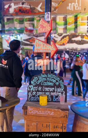 Frankreich, Charente-Maritime (17), La Rochelle, le Gabut Bereich, alte Port Brachland in Street Art umgewandelt, Open-Air-Café namens Guingette La Belle du gab Stockfoto