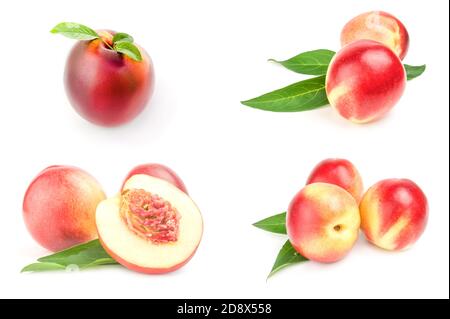 Satz von isolierten Pfirsichen isoliert auf einem weißen Ausschnitt Stockfoto