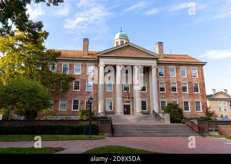 Chapel Hill, NC / USA - 22. Oktober 2020: Das South Building auf dem Campus der University of North Carolina Chapel Hill Stockfoto