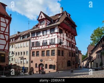 Schöne Aussicht auf die Altstadtarchitektur und Albrecht Dürers Haus in Nürnberg, Bayern, Deutschland. Stockfoto