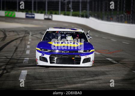 Martinsville, Virginia, USA. November 2020. Chase Elliott (9) gewinnt den Xfinity 500 auf dem Martinsville Speedway in Martinsville, Virginia. Kredit: Stephen A. Arce/ASP/ZUMA Wire/Alamy Live Nachrichten Stockfoto