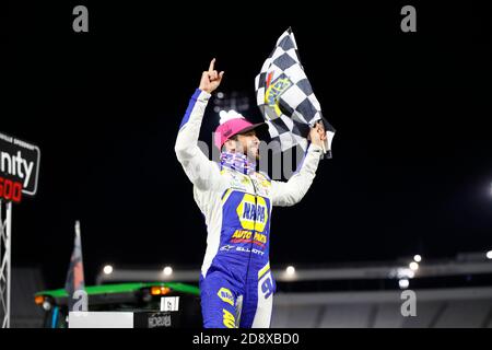 Martinsville, Virginia, USA. November 2020. Chase Elliott (9) gewinnt den Xfinity 500 auf dem Martinsville Speedway in Martinsville, Virginia. Kredit: Stephen A. Arce/ASP/ZUMA Wire/Alamy Live Nachrichten Stockfoto