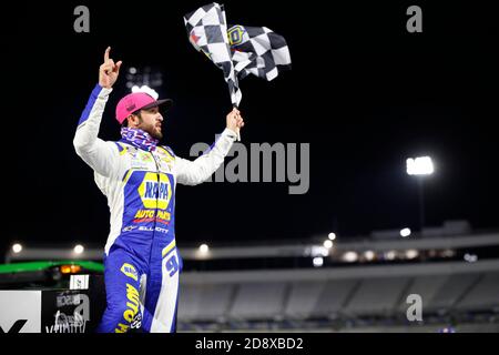 Martinsville, Virginia, USA. November 2020. Chase Elliott (9) gewinnt den Xfinity 500 auf dem Martinsville Speedway in Martinsville, Virginia. Kredit: Stephen A. Arce/ASP/ZUMA Wire/Alamy Live Nachrichten Stockfoto