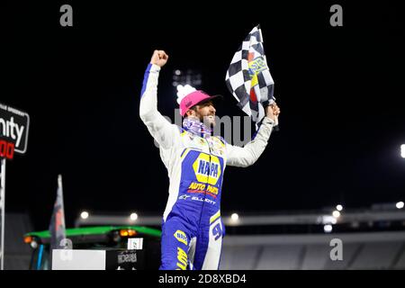 Martinsville, Virginia, USA. November 2020. Chase Elliott (9) gewinnt den Xfinity 500 auf dem Martinsville Speedway in Martinsville, Virginia. Kredit: Stephen A. Arce/ASP/ZUMA Wire/Alamy Live Nachrichten Stockfoto