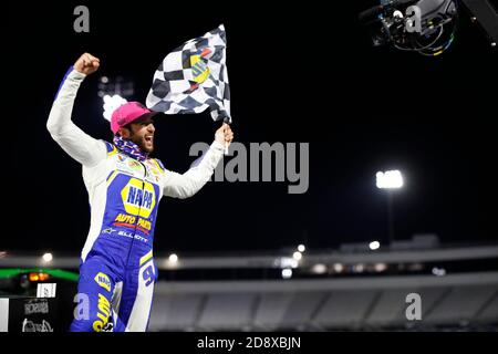 Martinsville, Virginia, USA. November 2020. Chase Elliott (9) gewinnt den Xfinity 500 auf dem Martinsville Speedway in Martinsville, Virginia. Kredit: Stephen A. Arce/ASP/ZUMA Wire/Alamy Live Nachrichten Stockfoto