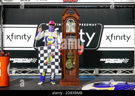 Martinsville, Virginia, USA. November 2020. Chase Elliott (9) gewinnt den Xfinity 500 auf dem Martinsville Speedway in Martinsville, Virginia. Kredit: Stephen A. Arce/ASP/ZUMA Wire/Alamy Live Nachrichten Stockfoto