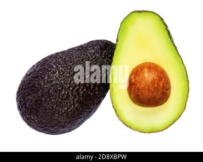 Avocado Frucht mit Blättern isoliert auf weißem Hintergrund. Bio Avocado mit Samen Stockfoto