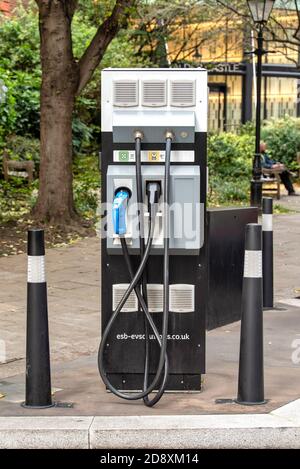 London, Großbritannien. Oktober 2020. Eine ESB EV Solutions Schnellladestelle für Elektroautos in London. Kredit: SOPA Images Limited/Alamy Live Nachrichten Stockfoto