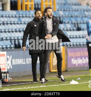 Huddersfield Town Manager Carlos Corberán während des EFL Sky Bet Championship Matches zwischen Millwall und Huddersfield Town am 31. Oktober 2020 in Den, London, England. Foto von Ken Sparks. Nur redaktionelle Verwendung, Lizenz für kommerzielle Nutzung erforderlich. Keine Verwendung bei Wetten, Spielen oder Veröffentlichungen einzelner Vereine/Vereine/Spieler. Stockfoto