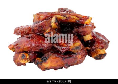 Gruppe von Mini-Schweinefleisch Rippen in klebrigen Grill-Sauce beschichtet Isoliert auf weißem Hintergrund Stockfoto