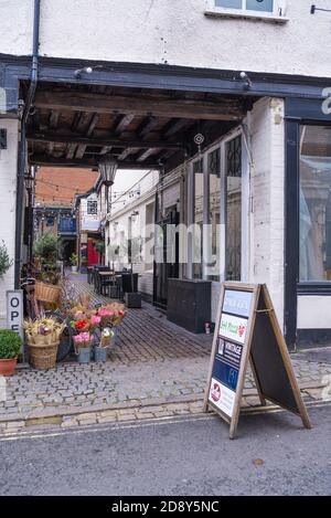 Loft modernes europäisches Restaurant und Locanda Bagutta italienisches Restaurant in einem kleinen Mau, George Street, St. Albans, Hertfordshire, England, Großbritannien Stockfoto