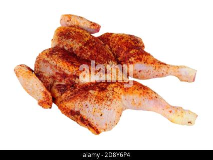 Rohes Spatchcock Huhn mit Piri Piri Würze isoliert auf einem Weißer Hintergrund Stockfoto