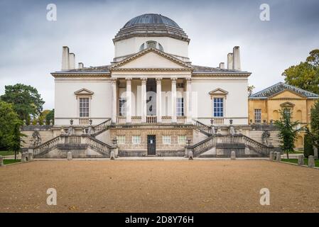 Chiswick House, eine Villa im palladianischen Stil, erbaut und entworfen von Richard Boyle, 3. Earl of Burlington. Chiswick, London, Großbritannien Stockfoto