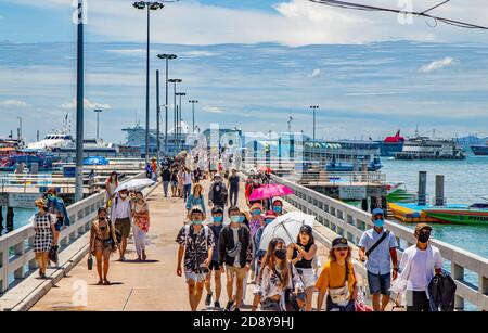 Menschen Comeback von Koh Larn Stockfoto