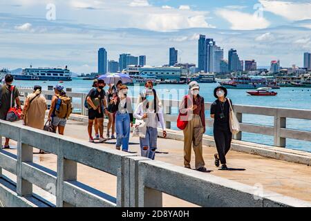 Menschen Comeback von Koh Larn Stockfoto