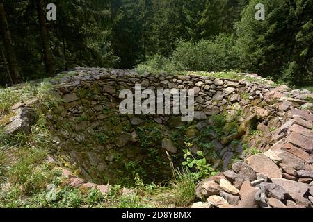 Valle del Vò (BG), una antica regrane, forno per la torrefazione del ferro Stockfoto