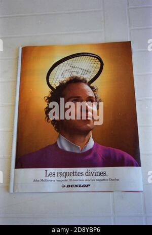 Werbung für Dunlop des amerikanischen Tennisspielers John McEnroe, 1999 Stockfoto