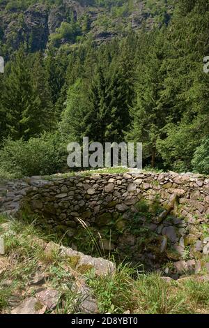 Valle del Vò (BG), una antica regrane, forno per la torrefazione del ferro Stockfoto