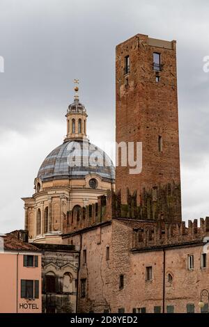 Mantova, Italien. August 2020. Piazza Sordello in Mantova, Italien Kredit: Unabhängige Fotoagentur/Alamy Live Nachrichten Stockfoto