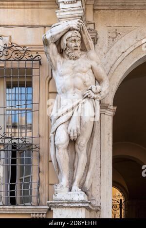 Mantova, Italien. August 2020. Mantova, Piazza Sordello: Palazzo Bianchi Credit: Independent Photo Agency/Alamy Live News Stockfoto