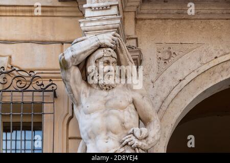 Mantova, Italien. August 2020. Mantova, Piazza Sordello: Palazzo Bianchi Credit: Independent Photo Agency/Alamy Live News Stockfoto