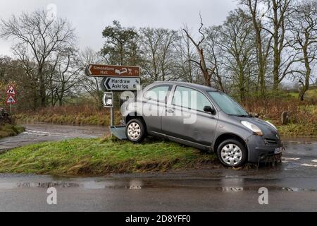 Wensleydale, North Yorkshire, Großbritannien. November 2020. Sturm Aiden fegte über Nacht durch Wensleydale und verursachte Schäden und Überschwemmungen. Zu einer Zeit wurde die Marktstadt Hawes wegen des steigenden Flutwassers abgeschnitten, nachdem der Fluss Ure seine Ufer platzte. Quelle: Wayne HUTCHINSON/Alamy Live News Stockfoto