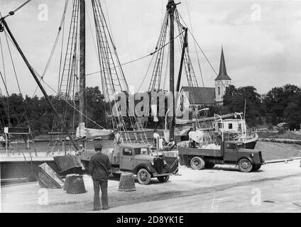 Historische und alte Bilder von Gustavsberg, Stockholm, Schweden. Weltweit bekannt für sein Porzellan. Dies ist die Kirche und der Hafen von Gustafsberg. Stockfoto