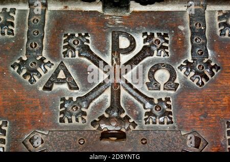 Kirchensammlung Box mit Chi Rho Stockfoto