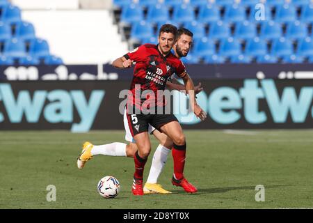 Leganes, Spanien. November 2020. Daniel Vivian (Mirandes) Fußball : Spanisches 'La Liga Smartbank' Spiel zwischen CD Leganes 1-0 CD Mirandes im Estadio Municipal de Butarque in Leganes, Spanien . Quelle: Mutsu Kawamori/AFLO/Alamy Live News Stockfoto