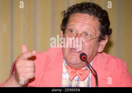 Brescia, Italien, 04 Juni, Kammer Konferenzraum Commerce, der italienische berühmte Kunstkritiker Philippe Daverio auf der Konferenz "die Rolle der Schirmherrschaft in Der Stockfoto