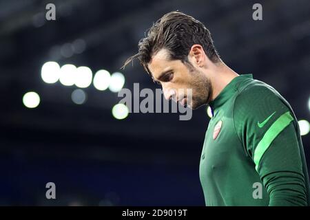 Roma-Torwart Antonio Mirante reagiert beim Aufwärmen vor dem Italienische Meisterschaft Serie EIN Fußballspiel zwischen AS Roma und ACF Fiorentina auf N C Stockfoto