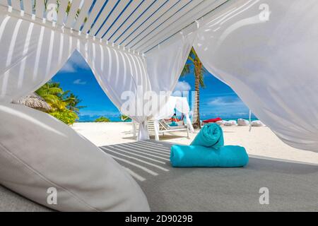 Gelassenheit Strand Hintergrund, Luxus Strand Baldachin und Reise oder Sommerurlaub Konzept. Design des Tourismus für Sommerurlaub Urlaubsziel Stockfoto