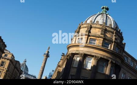 Central Exchange Gebäude und Gray's Monument im Zentrum von Newcastle upon Tyne, Nordostengland. Stockfoto